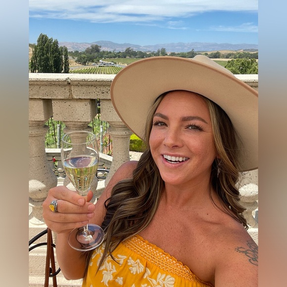 Meet your Posher, Misty - Picture 4 of 6